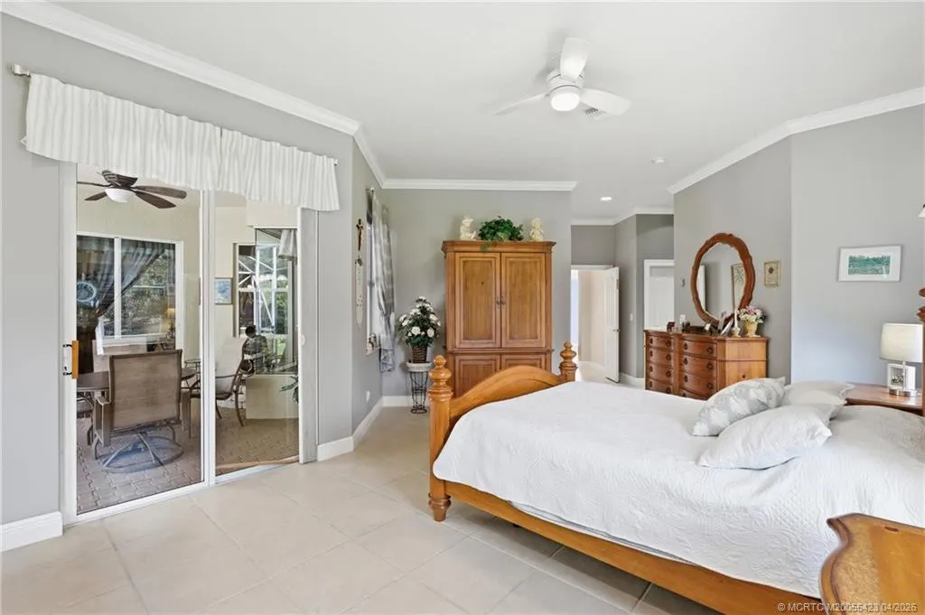 917 SW Blue Stem Way