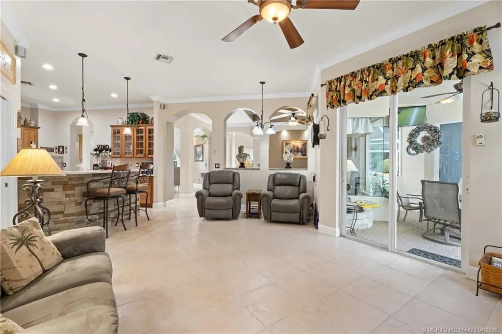 917 SW Blue Stem Way