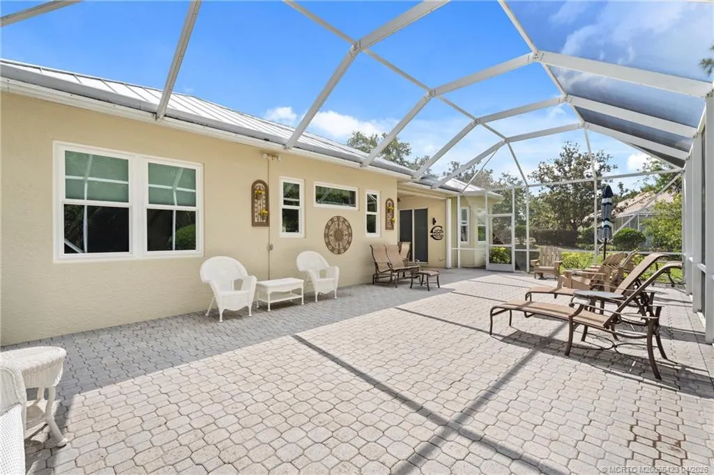 917 SW Blue Stem Way