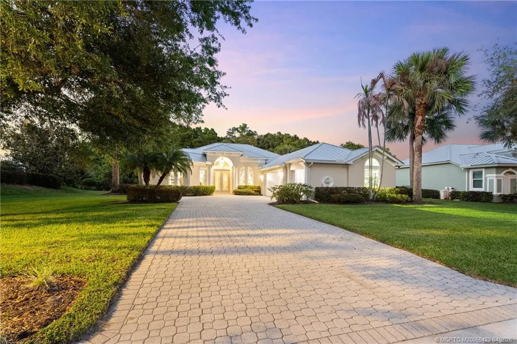 917 SW Blue Stem Way