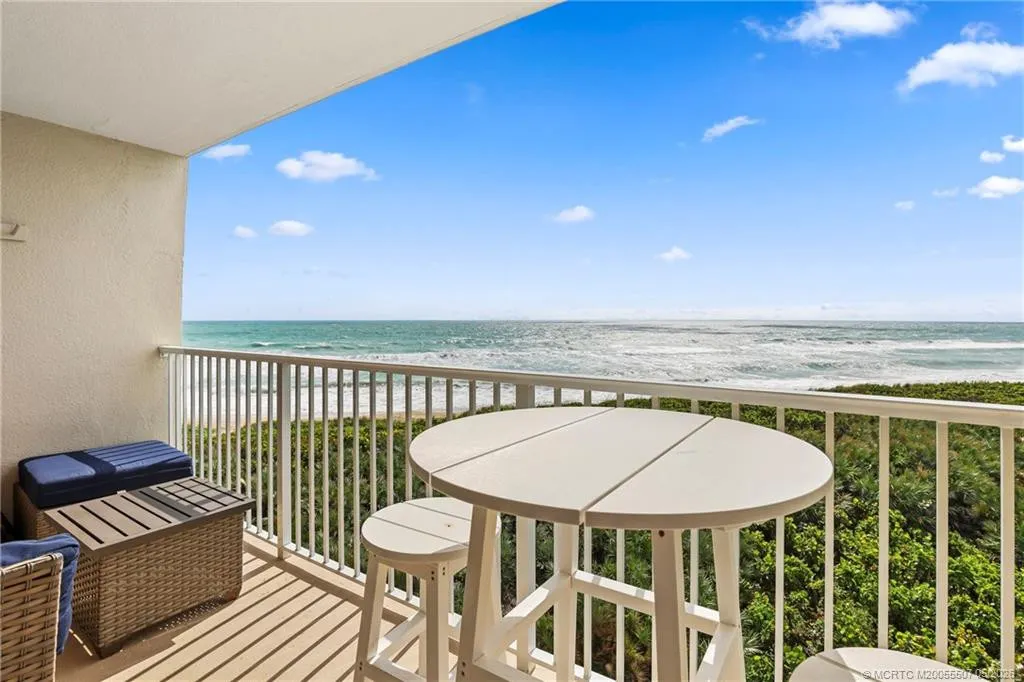 379 NE Tradewind Lane #1306