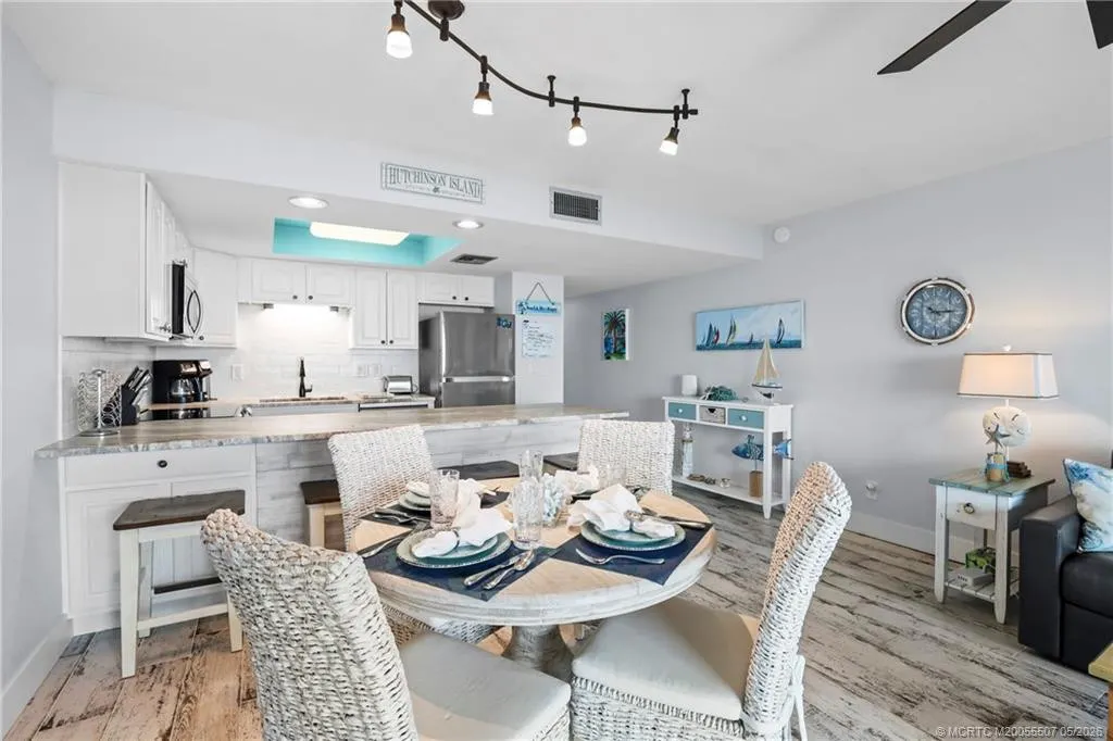 379 NE Tradewind Lane #1306