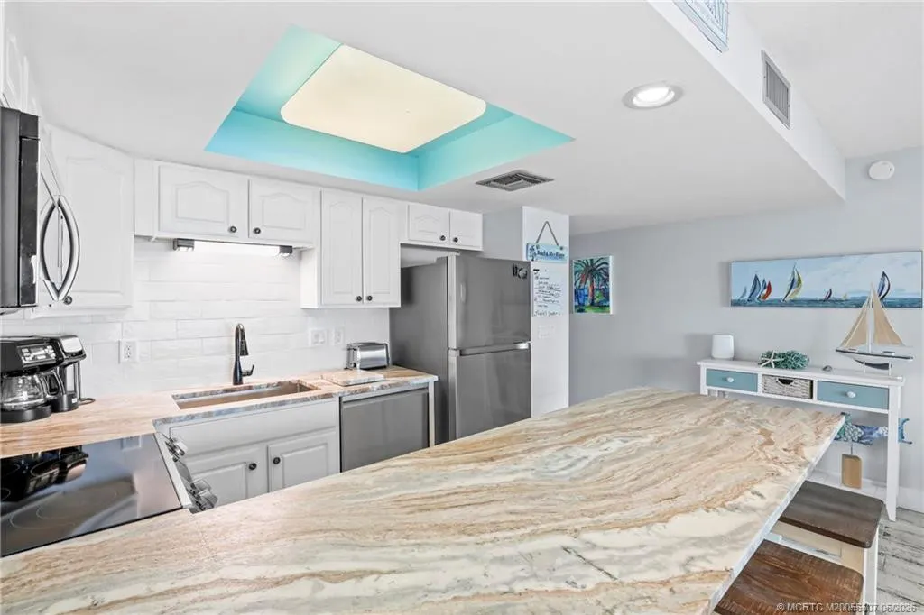379 NE Tradewind Lane #1306