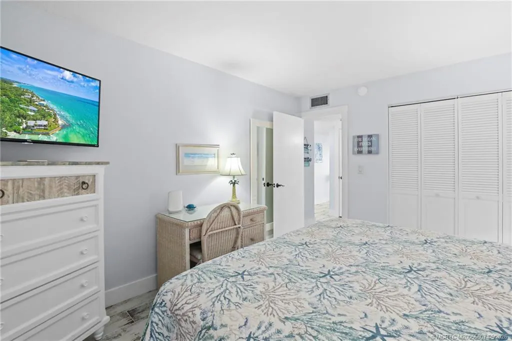 379 NE Tradewind Lane #1306