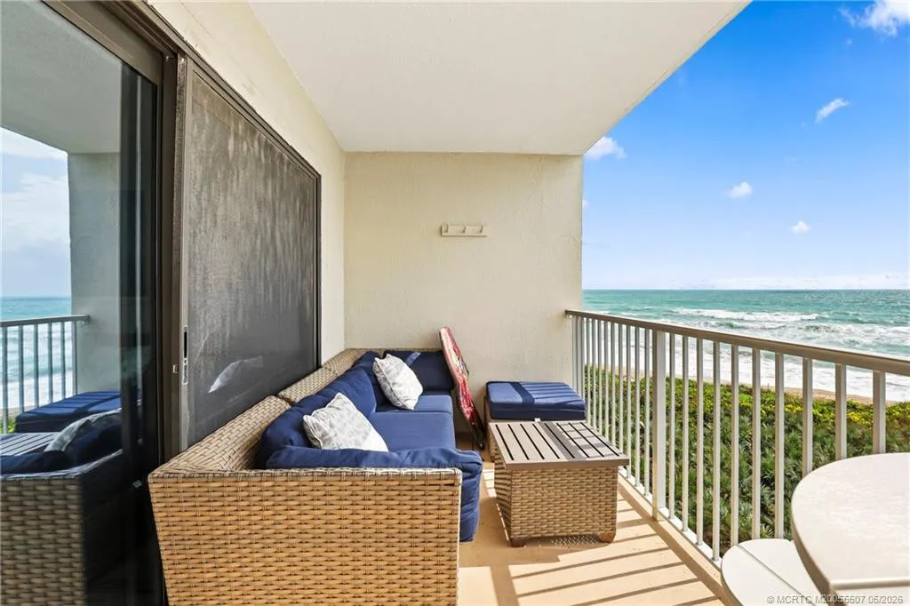 379 NE Tradewind Lane #1306
