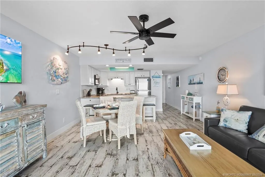 379 NE Tradewind Lane #1306