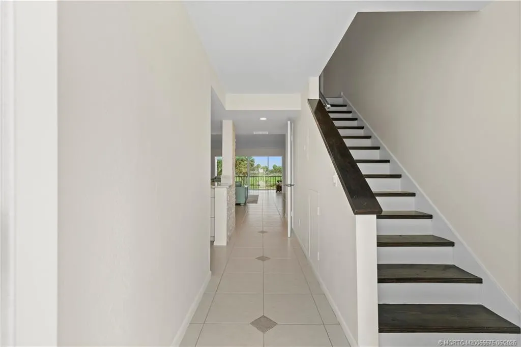 5558 NE Gulfstream Way