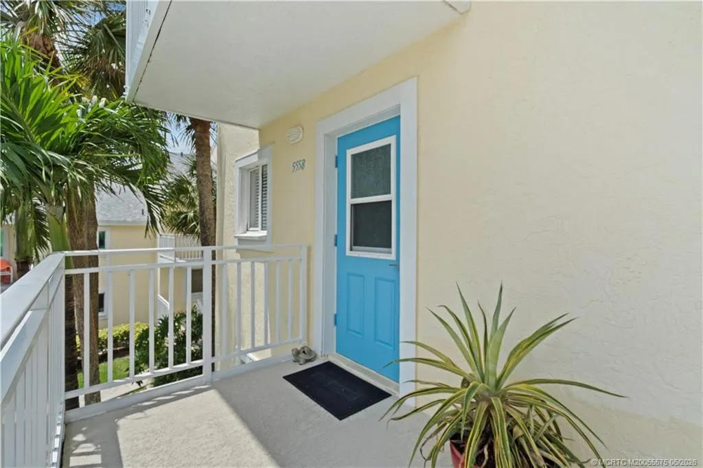 5558 NE Gulfstream Way