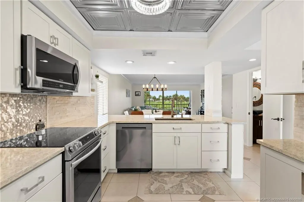 5558 NE Gulfstream Way