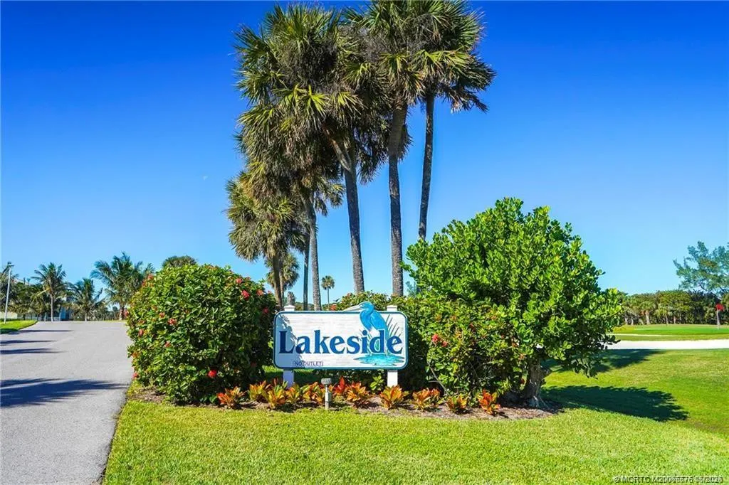 5558 NE Gulfstream Way