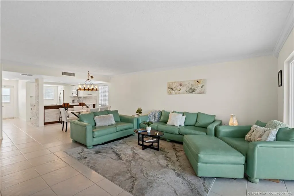 5558 NE Gulfstream Way