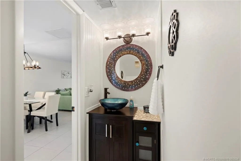 5558 NE Gulfstream Way