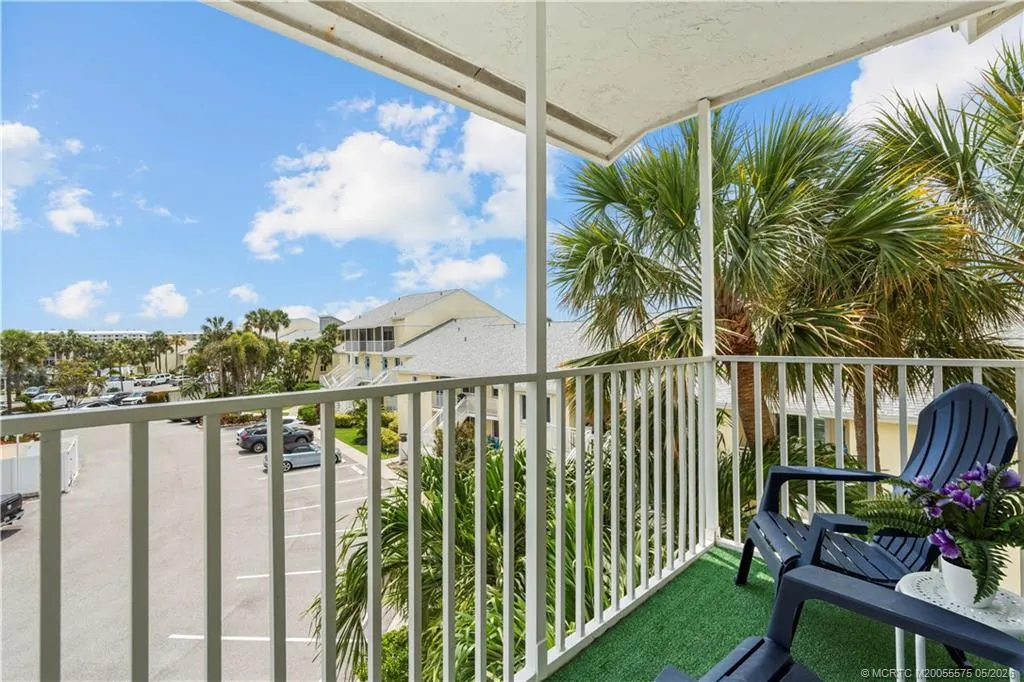 5558 NE Gulfstream Way