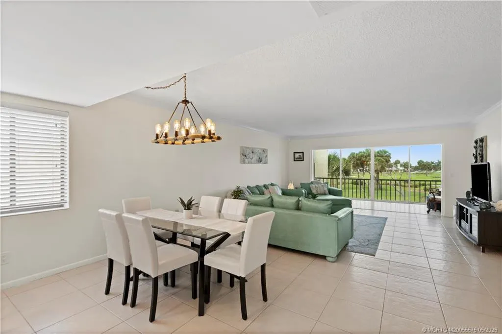 5558 NE Gulfstream Way