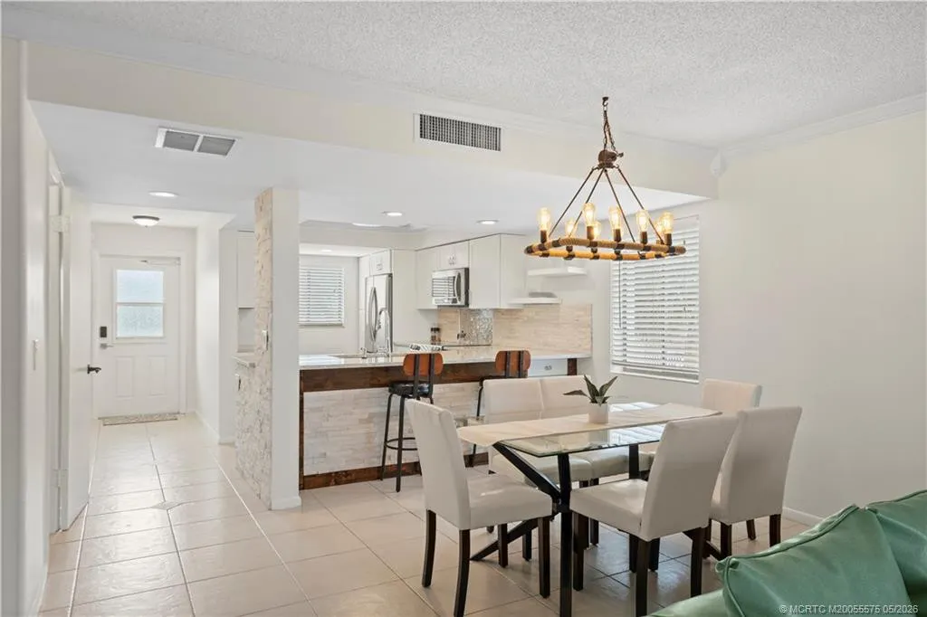 5558 NE Gulfstream Way