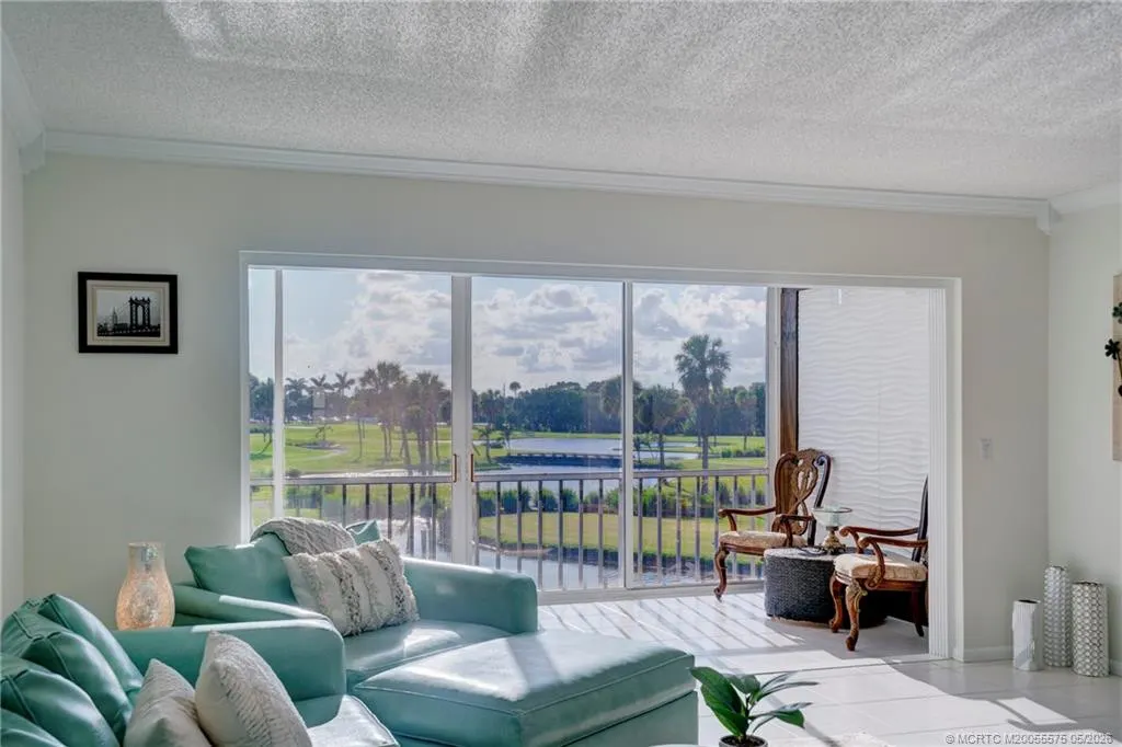 5558 NE Gulfstream Way