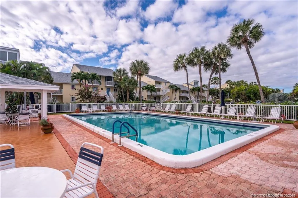 5558 NE Gulfstream Way