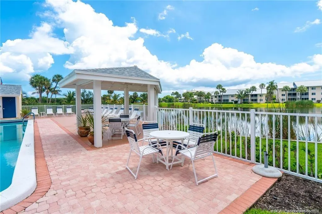 5558 NE Gulfstream Way
