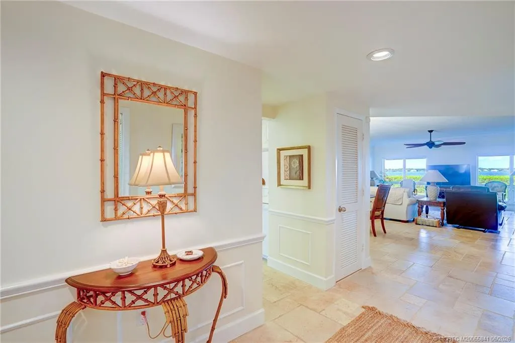 184 NE Edgewater Drive #1001
