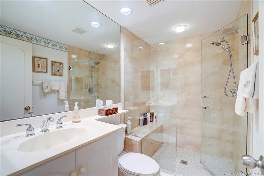 184 NE Edgewater Drive #1001