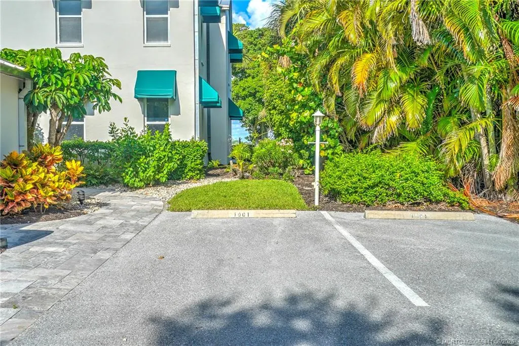 184 NE Edgewater Drive #1001