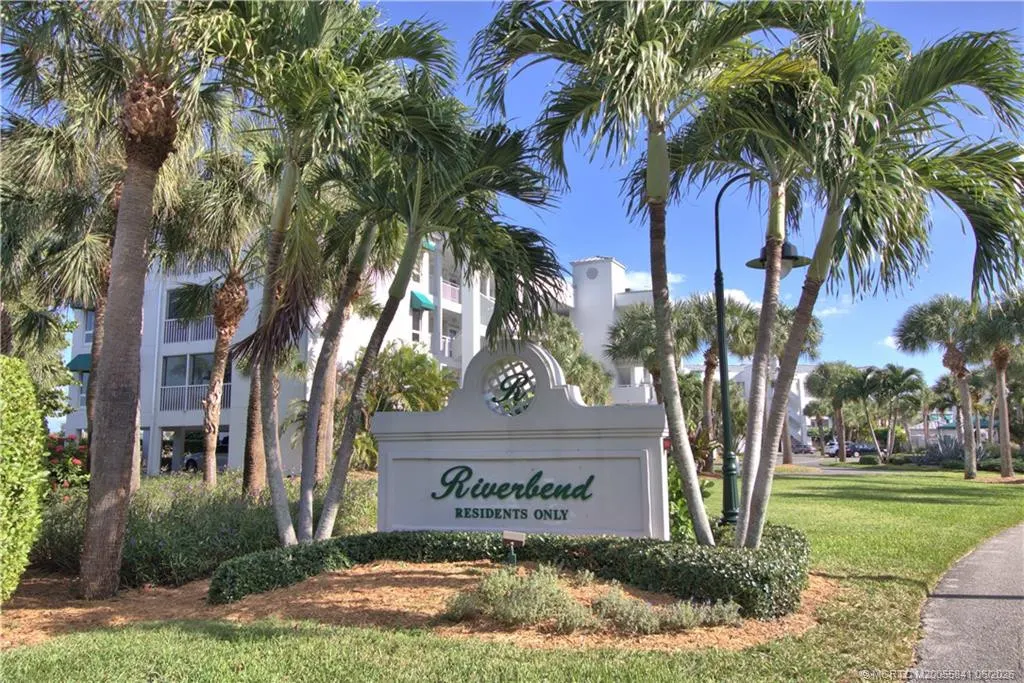 184 NE Edgewater Drive #1001