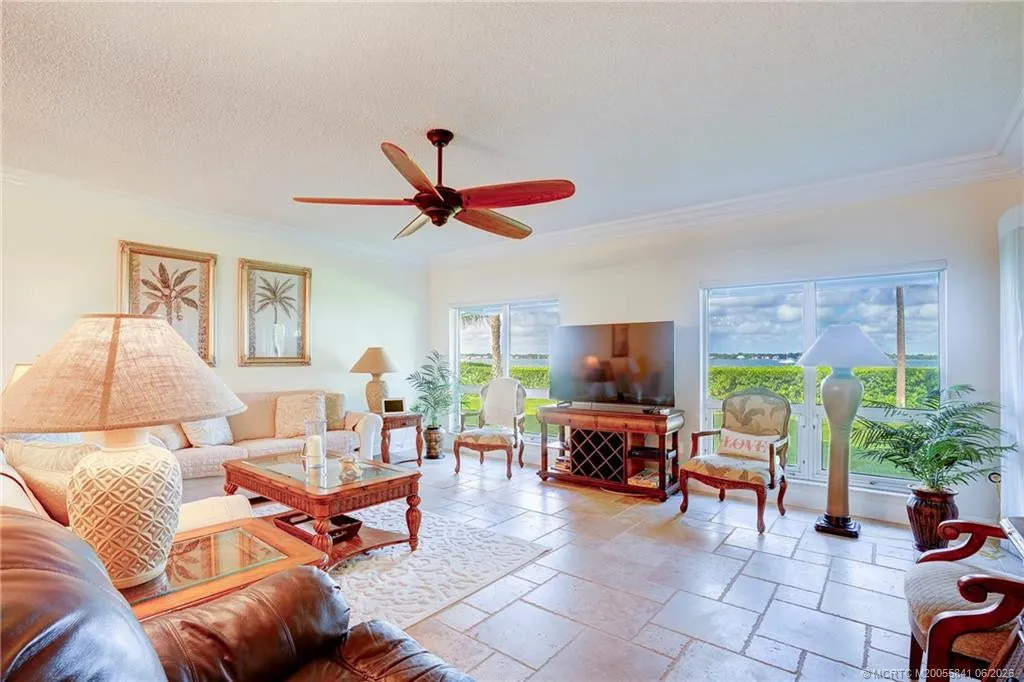 184 NE Edgewater Drive #1001