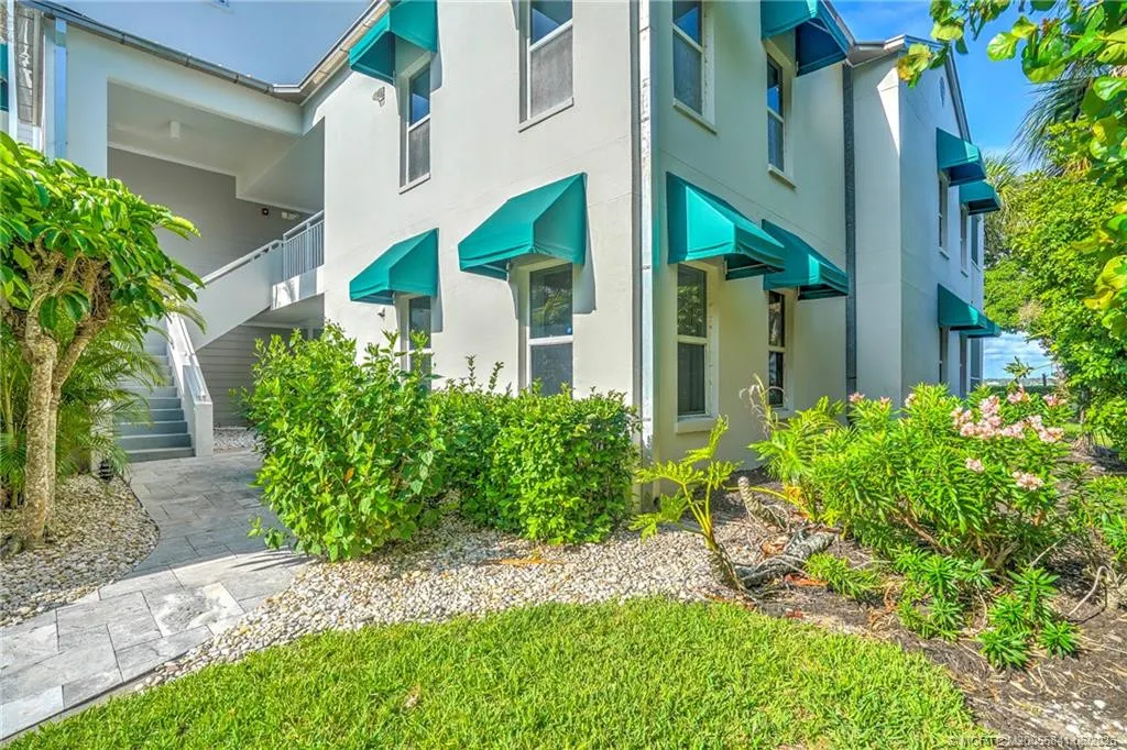 184 NE Edgewater Drive #1001
