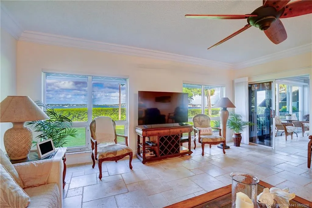 184 NE Edgewater Drive #1001