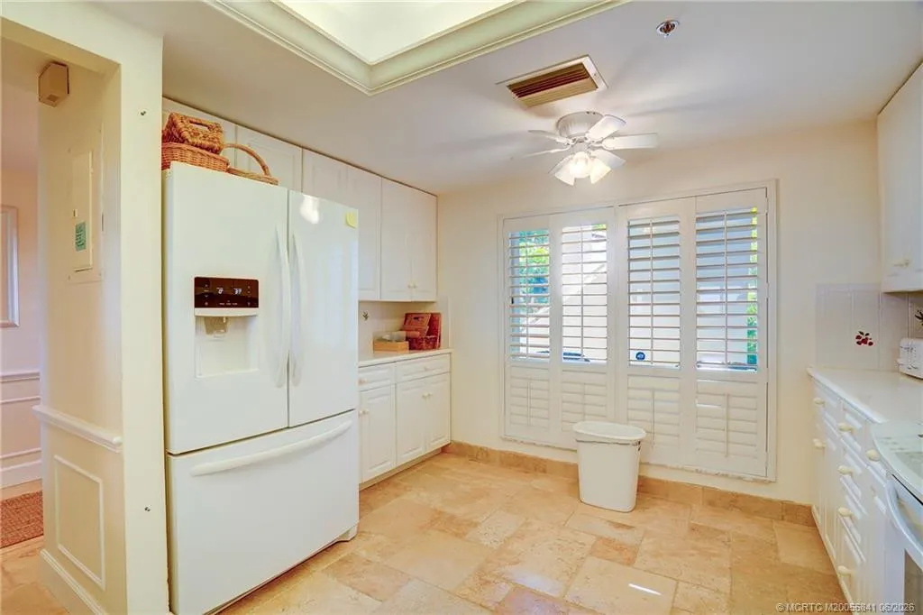 184 NE Edgewater Drive #1001
