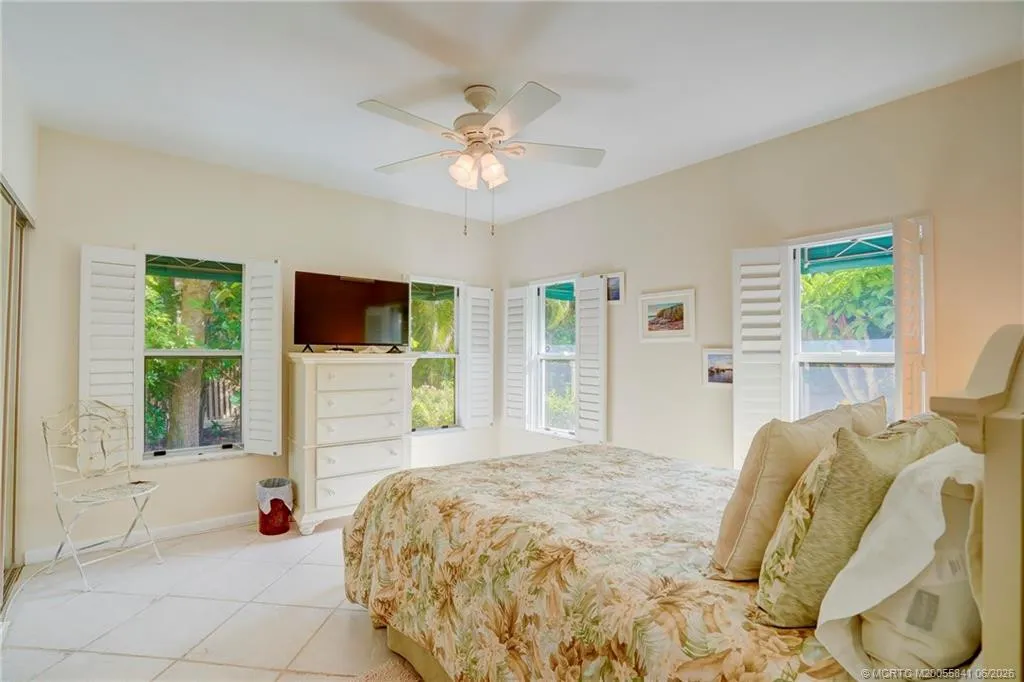 184 NE Edgewater Drive #1001