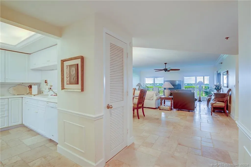 184 NE Edgewater Drive #1001