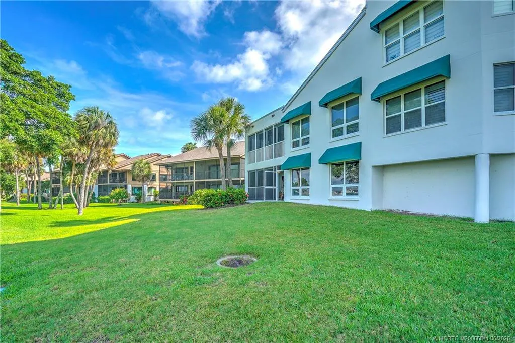 184 NE Edgewater Drive #1001
