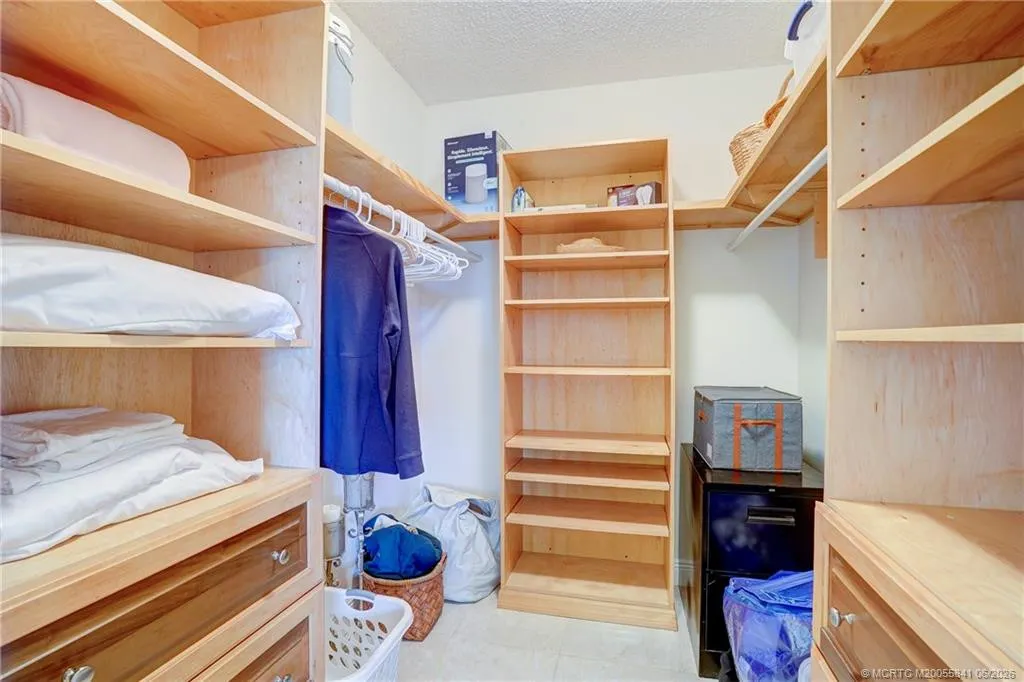 184 NE Edgewater Drive #1001