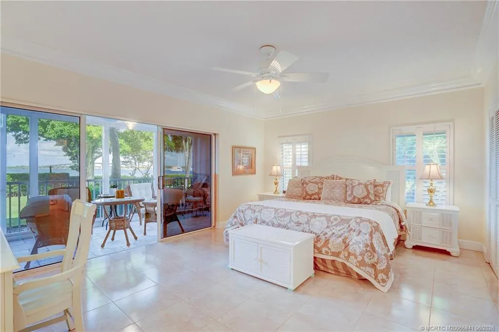 184 NE Edgewater Drive #1001