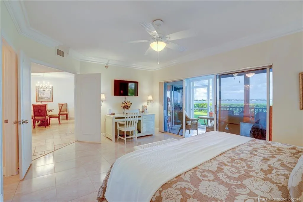 184 NE Edgewater Drive #1001