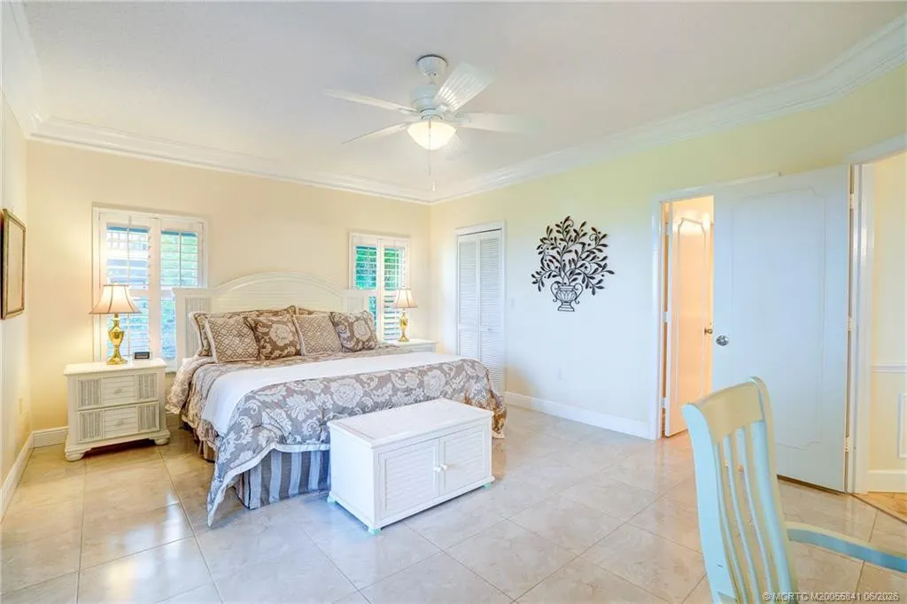 184 NE Edgewater Drive #1001