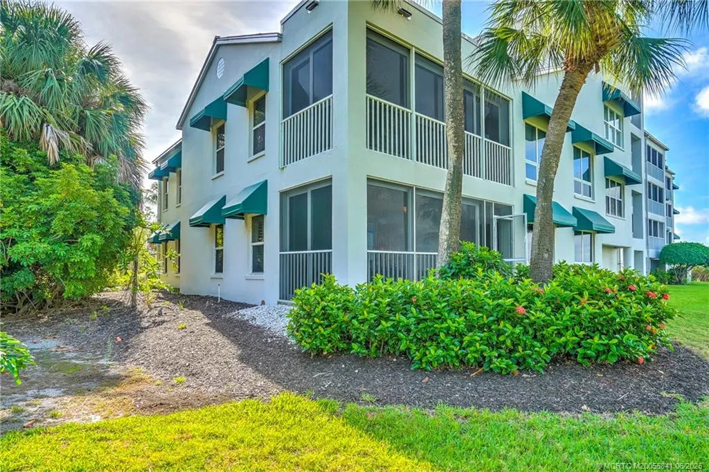 184 NE Edgewater Drive #1001