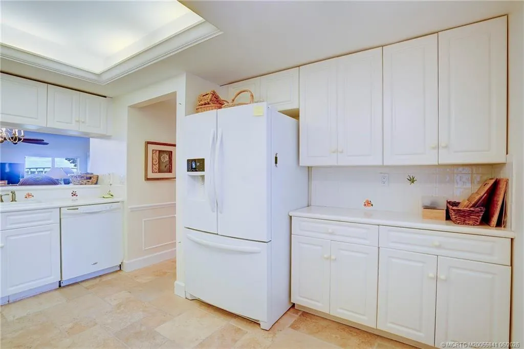 184 NE Edgewater Drive #1001