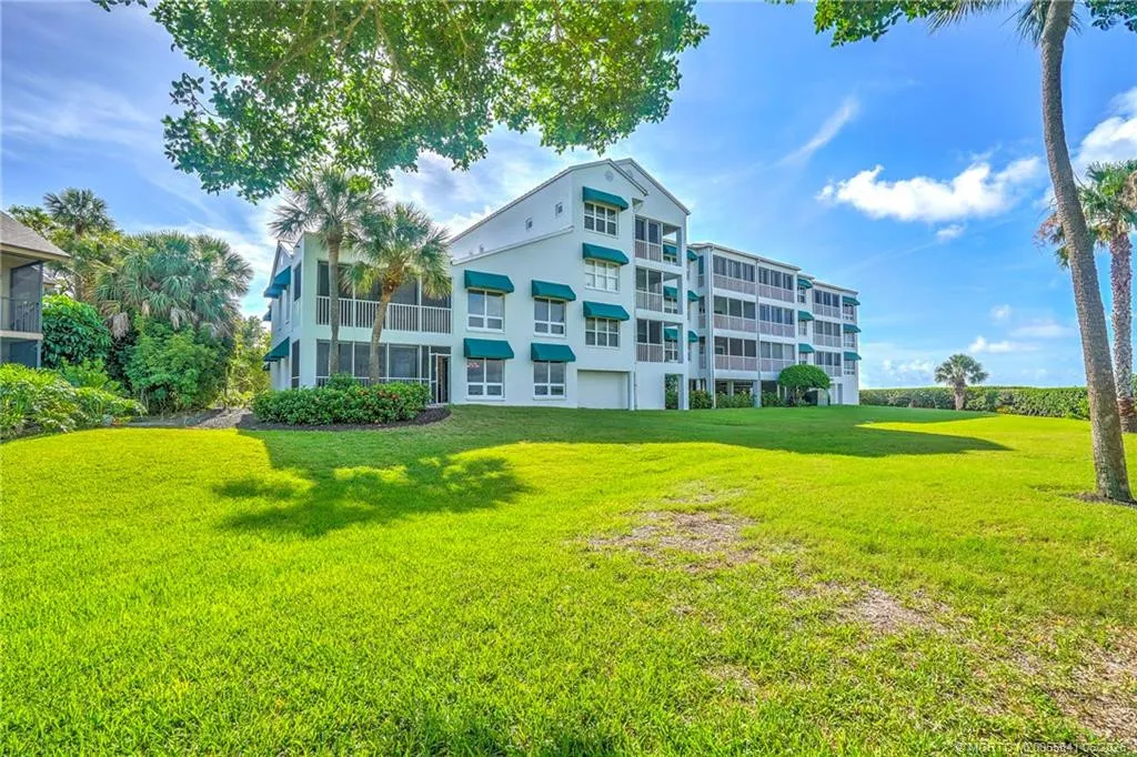 184 NE Edgewater Drive #1001