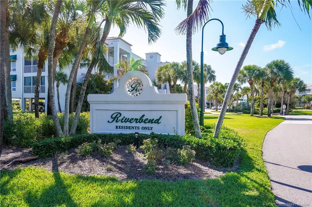 184 NE Edgewater Drive #1001