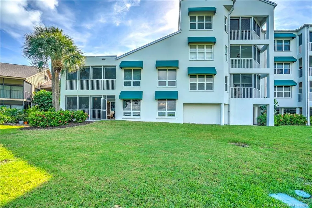 184 NE Edgewater Drive #1001