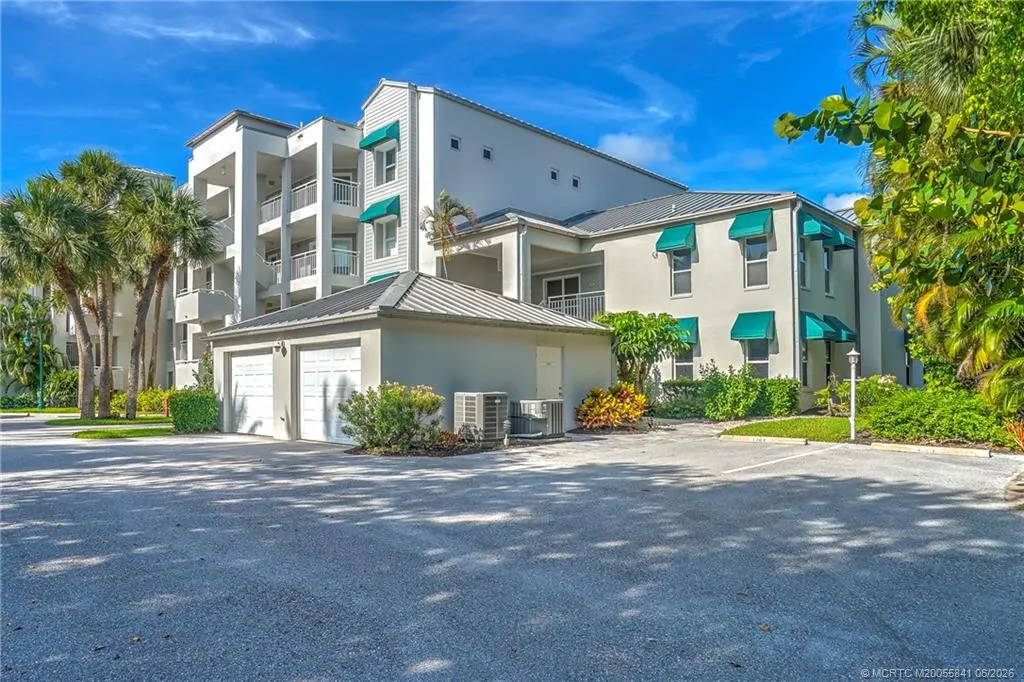 184 NE Edgewater Drive #1001