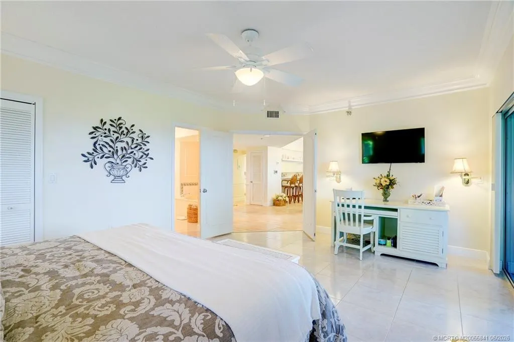 184 NE Edgewater Drive #1001