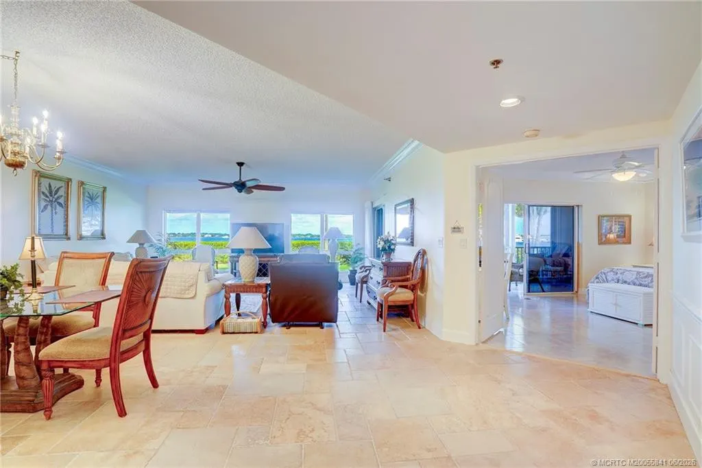 184 NE Edgewater Drive #1001