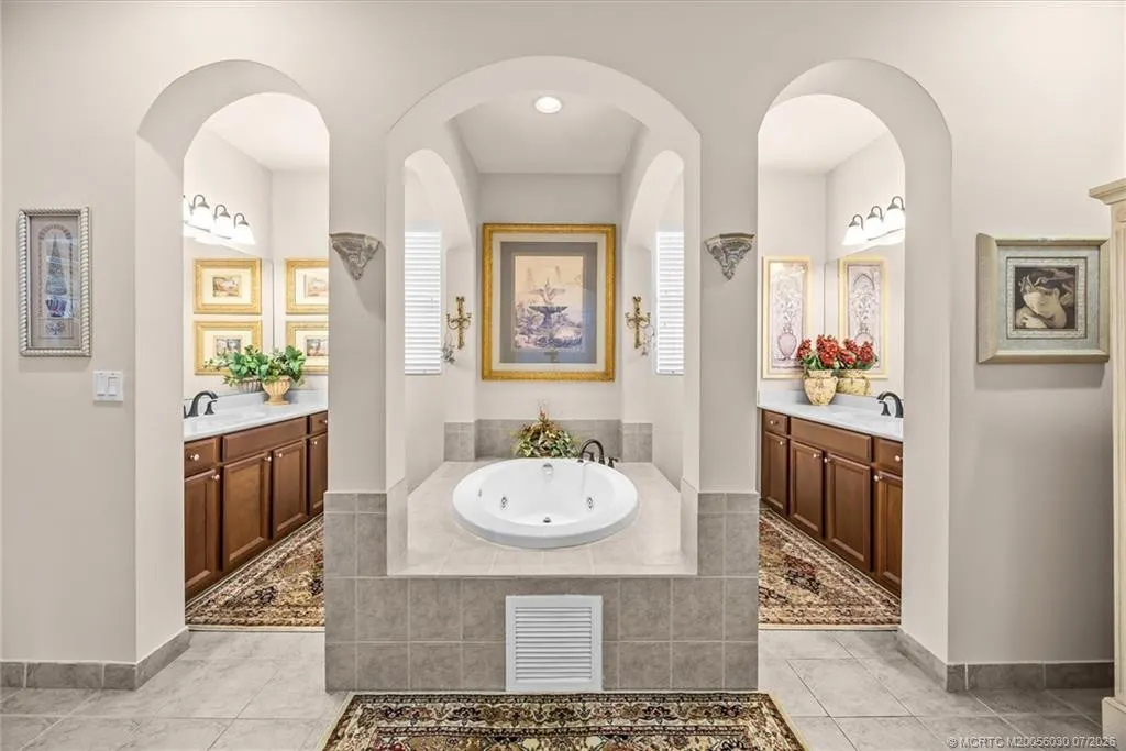 5718 SW Bald Eagle Drive