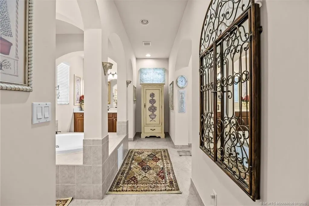 5718 SW Bald Eagle Drive