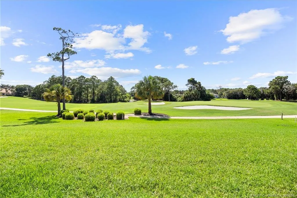 896 SW Squire Johns Lane