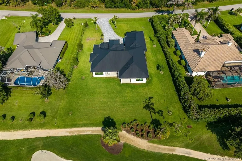 896 SW Squire Johns Lane