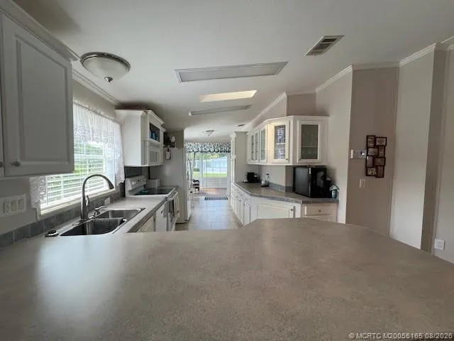 6120 Holly Lane